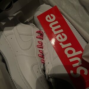 Supreme White Sneakers Classic Leather Design